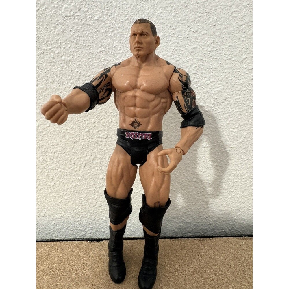 Batista WWE Action Figure Mattel 2011 7" w/arm and knee pads Animal USED